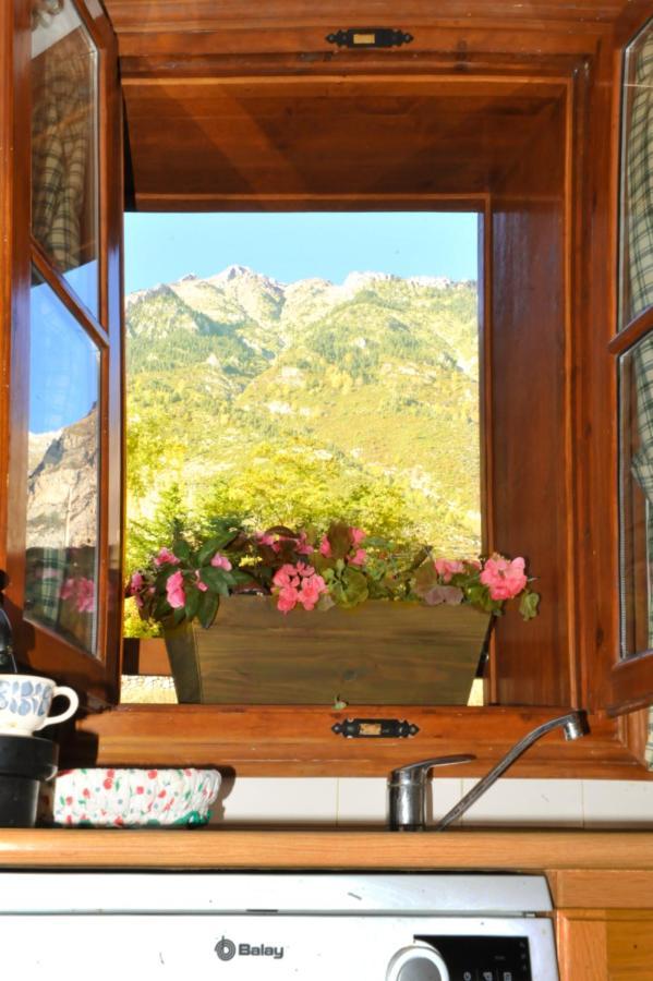 Chardin D'Alto-Apartamentos Chardins Benasque Bagian luar foto